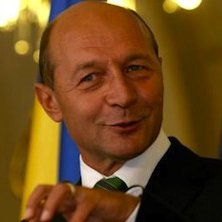 Roumanie : le Président Traian Băsescu sauve sa tête et reste chef de l'État