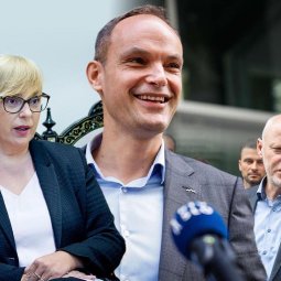 Slovénie : le second tour opposera un conservateur et la candidate écolo-pirate