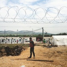 Réfugiés en Macédoine : le camp de Tabanovce, une prison à ciel ouvert