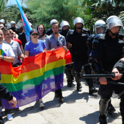 Le Monténégro légalise le partenariat civil pour les couples de même sexe