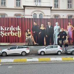Turquie : Kızılcık Şerbeti, les divisions de la société racontées dans une série télé