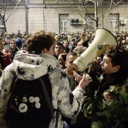 Serbie : malgré la violence, l'opposition et les étudiants appellent à de nouvelles actions