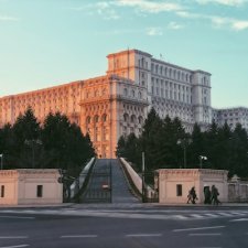 Roumanie : la gauche peut-elle faire reculer l'AUR ?