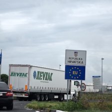 Balkans : les chauffeurs routiers bloquent les frontières pour protester contre les règles Schengen