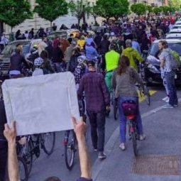 Slovénie : manifestations à vélo contre un confinement « liberticide »