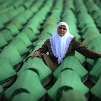 Srebrenica : les associations de victimes vont-elles demander des dédommagements à la Serbie ?