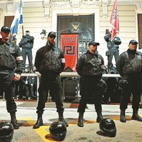 Grèce : violente attaque de l'Aube dorée contre des militants communistes