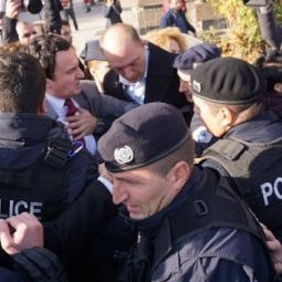 Kosovo : Albin Kurti et deux autres député.e.s de Vetëvendosje ont été arrêtées