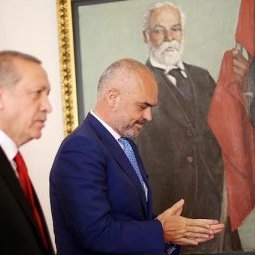 Albanie : en visite officielle, Erdoğan se prend pour le sultan 