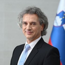 Slovénie : après Janša, le libéral écologiste Robert Golob déçoit déjà