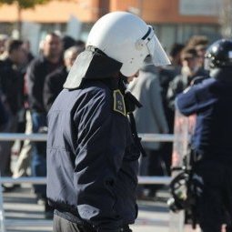 Kosovo : lacrymos au Parlement, chaos dans les rues de Pristina