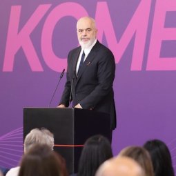 Nouveau gouvernement en Albanie : ministre virtuelle et fidélité au chef