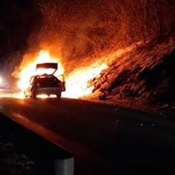 Kosovo : la voiture d'un correspondant du Courrier des Balkans prend feu