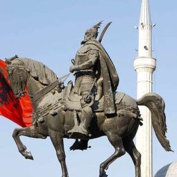 Skanderbeg est-il toujours le symbole de l'unité albanaise ?