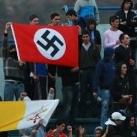 Foot en Bosnie-Herzégovine : des drapeaux nazis dans les tribunes de Široki Brijeg