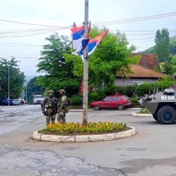 Tensions dans le nord du Kosovo : l'UE met à son tour la pression sur Pristina 