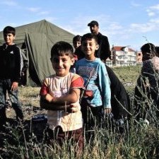 Réfugiés : sur la « route des Balkans », pris au piège des frontières fermées