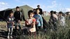 Réfugiés : sur la « route des Balkans », pris au piège des frontières fermées
