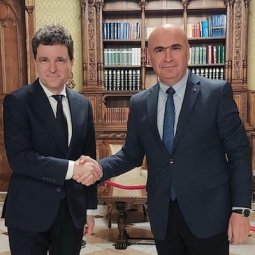Roumanie : Ilie Bolojan va diriger un gouvernement de « monstrueuse coalition »