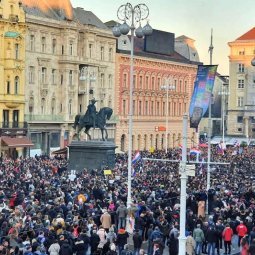 Croatie : les antivax défilent à Zagreb avec l'extrême-droite
