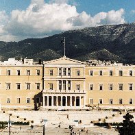Grèce : le gouvernement fait fermer le Parlement