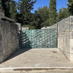 Croatie, la mémoire et l'oubli : dans l'ancien camp de concentration de l'île de Rab