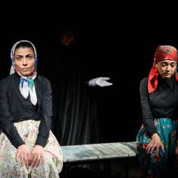 Théâtre en Roumanie : Giuvlipen, la troupe qui met en scène le féminisme et l'activisme rom