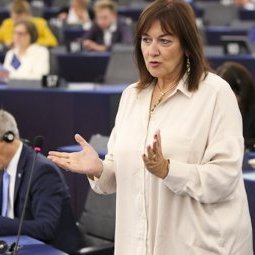 Commission européenne : Dubravka Šuica, une nationaliste croate en charge de la Démocratie et de la démographie