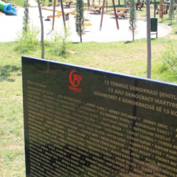 Albanie : un mémorial à la gloire d'Erdoğan qui passe mal à Tirana