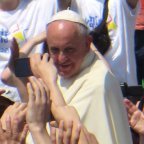 Pèlerin des périphéries et du dialogue, le pape François était un ami des Balkans