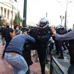 Manifestation du 17 novembre en Grèce : dérive autoritaire sur fond de crise sanitaire