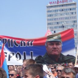 « Après Mladić ? Mladić ! » : la justice internationale, les réalités parallèles et l'impossible réconciliation