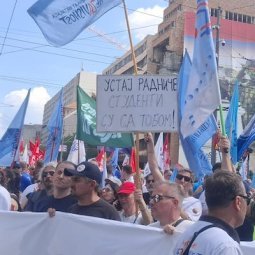 Serbie : à Belgrade, étudiants et syndicats s'unissent pour un 1er mai de lutte
