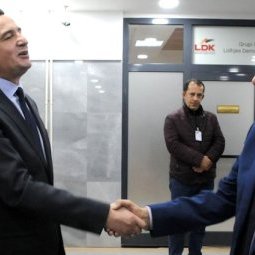 Kosovo : la taxe de la discorde met le gouvernement en péril