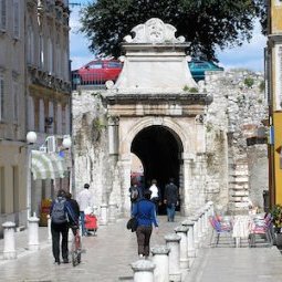 Croatie : Zadar, la ville qui s'est transformée en fast-food géant