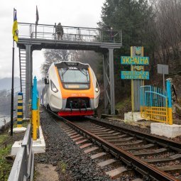 Rail : les trains de voyageurs reprennent du service entre la Roumanie et l'Ukraine