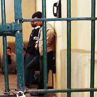 Grèce : « En prison, il aura encore l'occasion de travailler avec des immigrés »