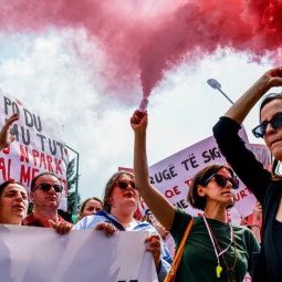 Kosovo : les autorités veulent museler les féministes