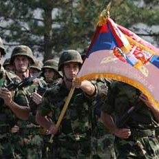 Retour de l'armée serbe au Kosovo : les mystérieuses affiches de Gracanica