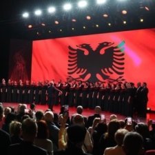 Albanie : un sommet de la diaspora, des discours, des paillettes...et toujours l'exode