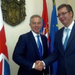 Serbie : Tony Blair va « conseiller » Aleksandar Vučić, aux frais des Émirats arabes unis