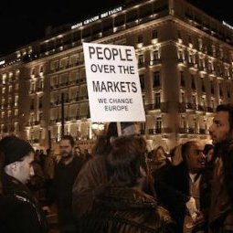 Grèce : le peuple d'Athènes descend dans la rue pour soutenir le gouvernement Syriza