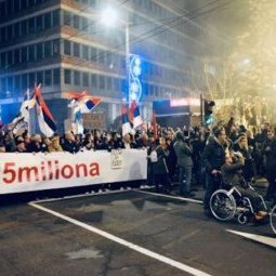 Serbie : « le régime Vučić peut s'effondrer comme un château de cartes »