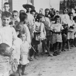 Grèce : 100 ans après la « catastrophe de Smyrne », la plaie reste ouverte