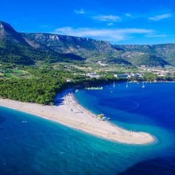 « L'île, la mer, la plage » : en Croatie, les insulaires se rebiffent contre les concessions