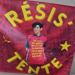 En grève de la faim, une militante de gauche s'oppose à son expulsion vers la Turquie