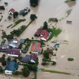 Slovénie : un an après les inondations, la reconstruction se fait toujours attendre