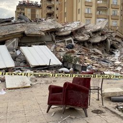 Turquie : après le séisme, les autorités cherchent des coupables