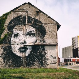 Croatie : du street-art pour panser les murs détruits par le séisme