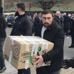 Séisme : la diaspora kurde de France achemine de l'aide, la Turquie freine